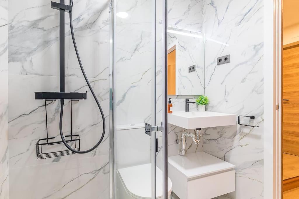 Apartamento Reformado Y Tranquilo Junto A Gran Via マドリード エクステリア 写真